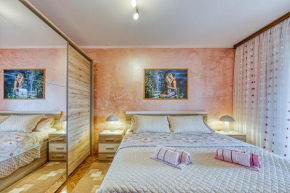 Apartment Cerin with Balcony